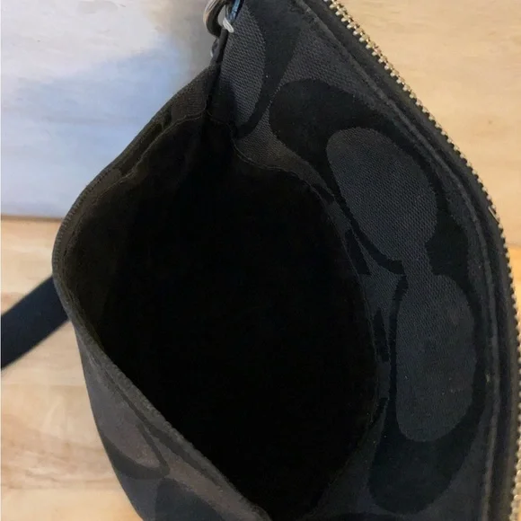 Vintage Stylish Coach Grey Black C Logo Leather Tag - Picture 10 of 15